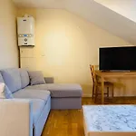 77 B Brailsford Road, Brixton, London Sw2 2Tb