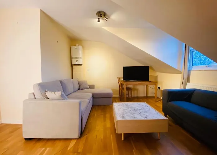 77 B Brailsford Road, Brixton, London Sw2 2Tb