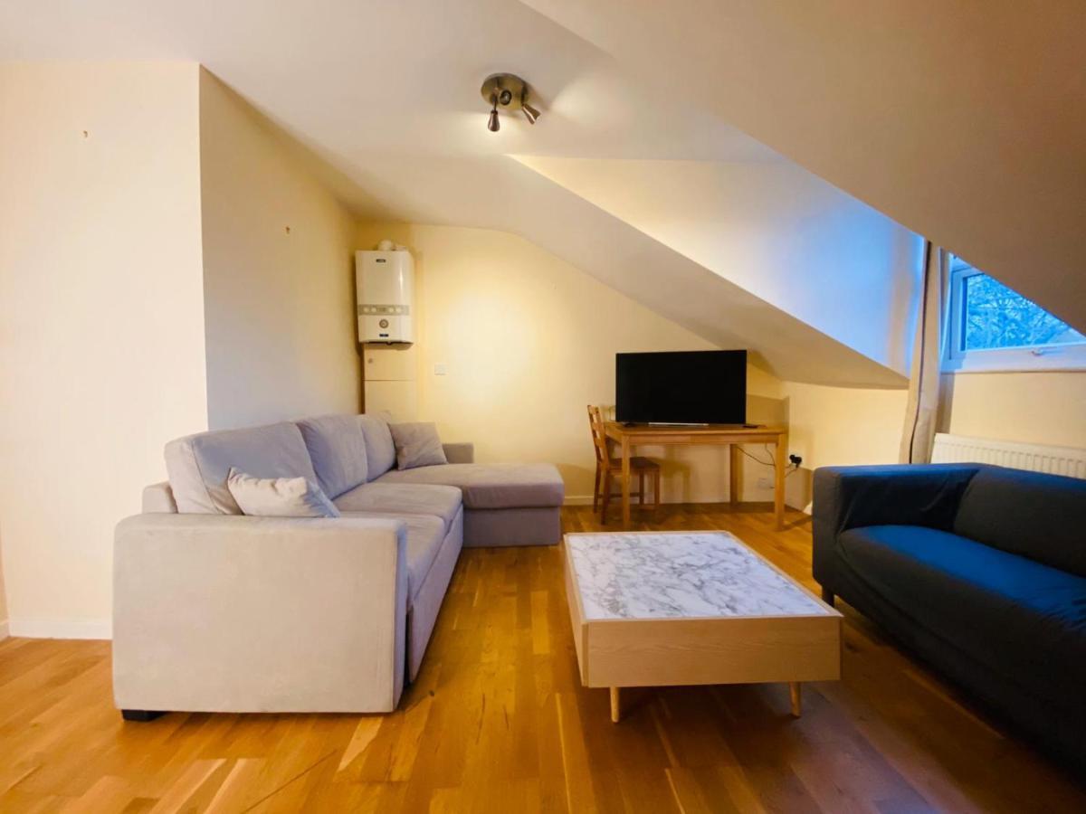 77 B Brailsford Road, Brixton, Sw2 2tb *